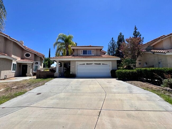 Primary Photo - Spacious 4 Bedroom Home with Expansive Bac...