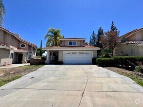 Building Photo - Spacious 4 Bedroom Home with Expansive Bac...