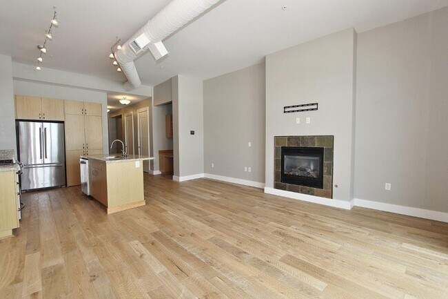 Building Photo - 419 S 8th St