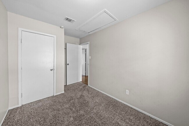 Building Photo - 16723 Running Quail Ct