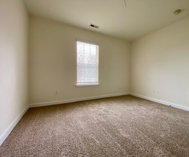 Building Photo - 1/2 MONTH FREE! ?Upgraded 4BR with Brand New Flooring & Private Backyard – Available Feb 15