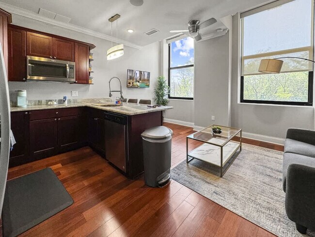 Building Photo - 1421 N 5th St