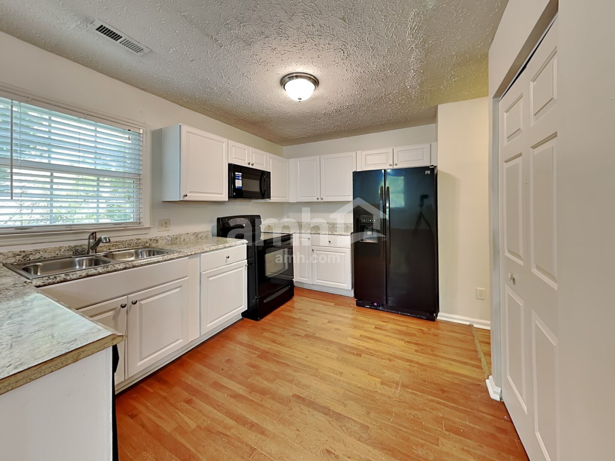 Building Photo - 210 Wood Valley Ct