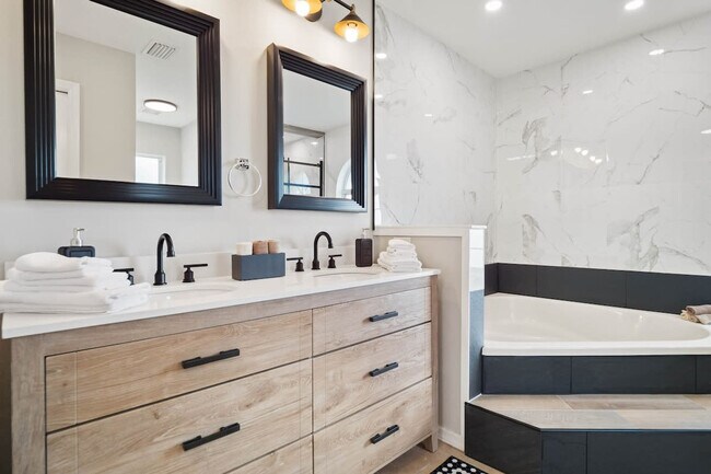 Building Photo - 6 Clinton Ct N