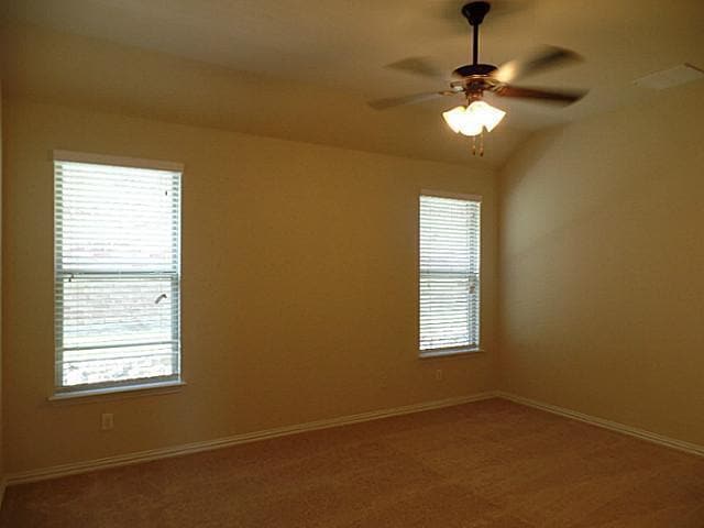 Building Photo - 1304 Poplar Dr