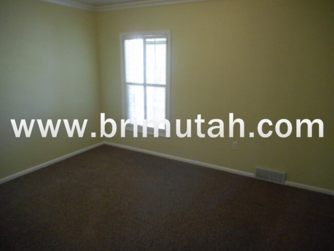 Building Photo - 1632 E Kensington Ave