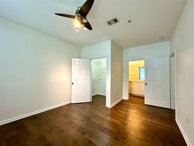 Building Photo - 2 Bedroom, 2 Bath Condo in Southampton Poi...