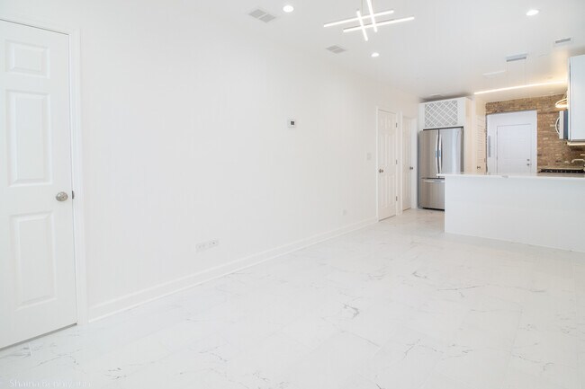 Building Photo - 1101 N Christiana Ave