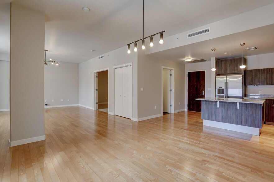 Building Photo - 410 Acoma St
