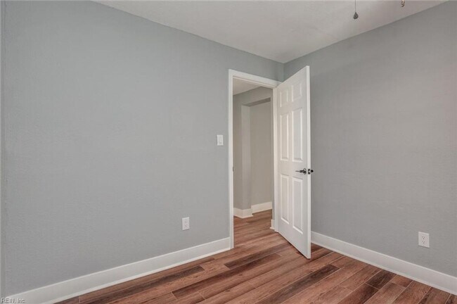 Building Photo - Beautifully remodeled single family home!