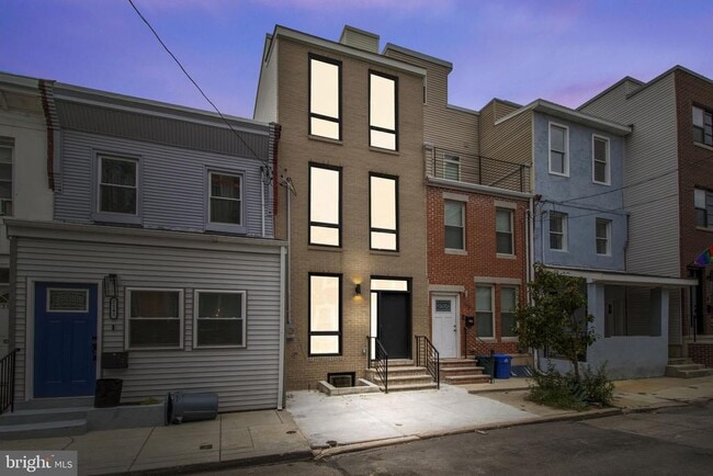 Building Photo - 2139 Sears St