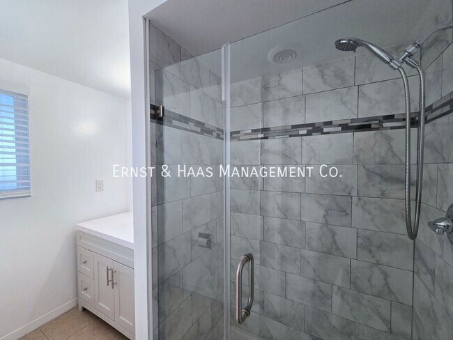 Building Photo - 873 E Turmont St