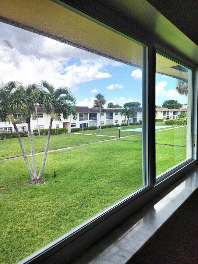 Building Photo - 9855 Sandalfoot Blvd