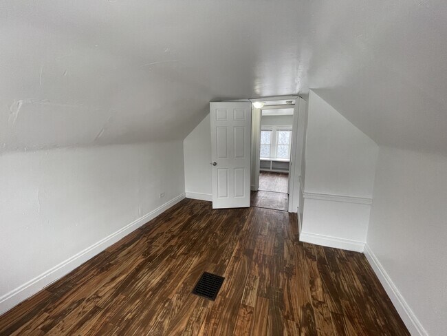 Building Photo - 944 Baughman St