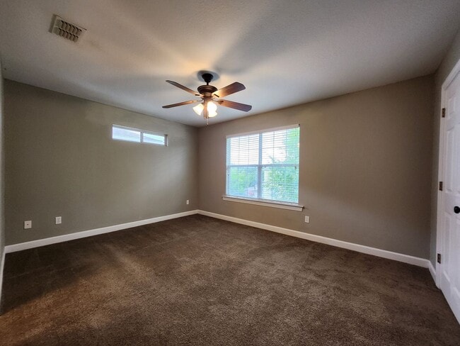 Building Photo - 3 bedroom townhome for rent right away, gated community, pool renting for $1450