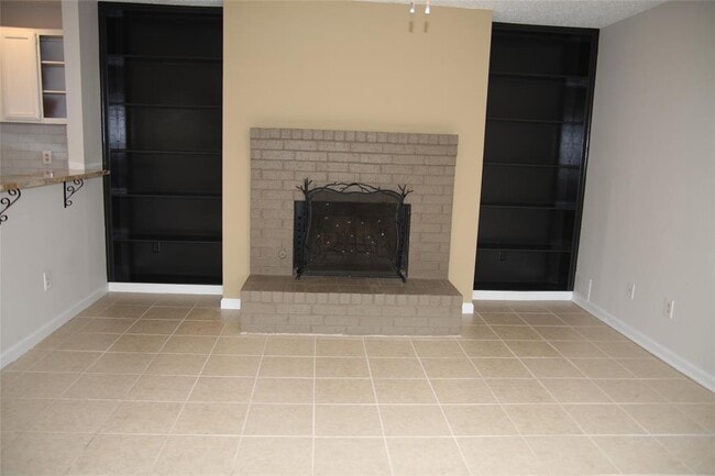 Building Photo - 7825 Beauregard Cir