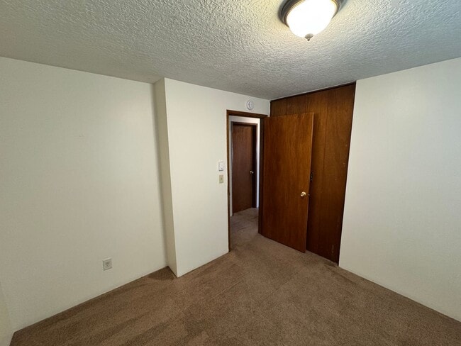 Building Photo - Charming 3-Bedroom SE Portland Home – Fully Fenced Yard - Video attached