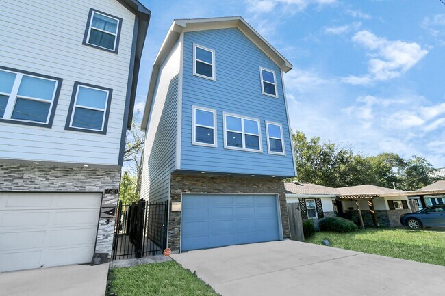 Building Photo - 3538 Noah St