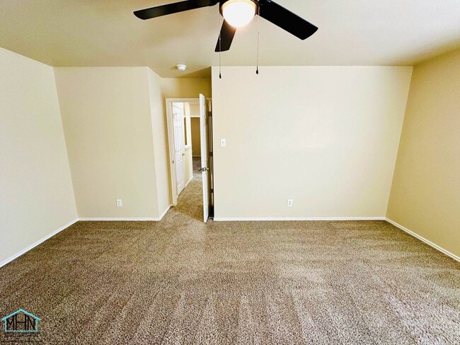 Building Photo - Big & Beautiful 5 bed/3.5 bath 2 Story home that's conveniently located to Randolph AFB