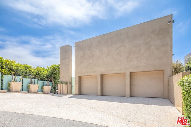 Building Photo - 31346 Broad Beach Rd