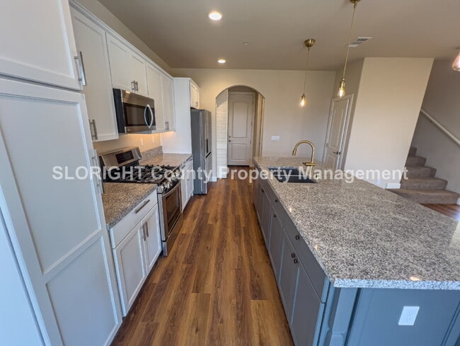 Building Photo - LEASE PENDING- Beautiful Home with Views in Toscano Neighborhood - 3 Bed / 2.5 Bath