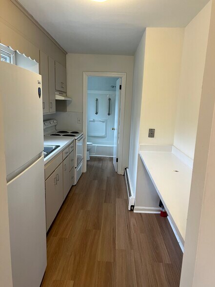 Building Photo - 17 Dow St