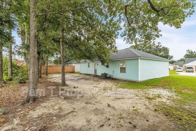 Building Photo - 215 Laurelwood Dr