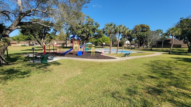 Building Photo - 117 1st Ct