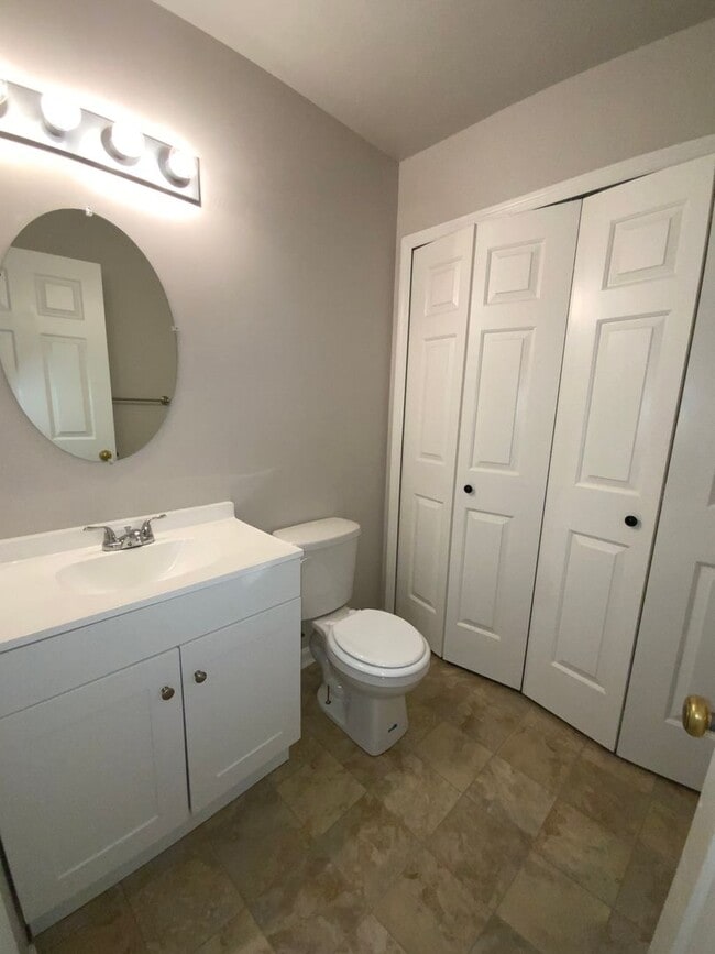 Building Photo - 2617 Northfield Dr