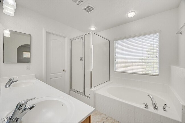 Building Photo - 9260 Pembrook Falls Ave