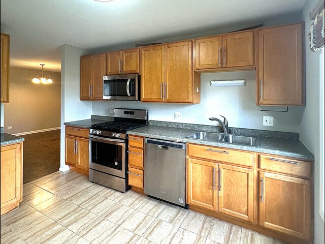 Building Photo - 136 Lilac Ln