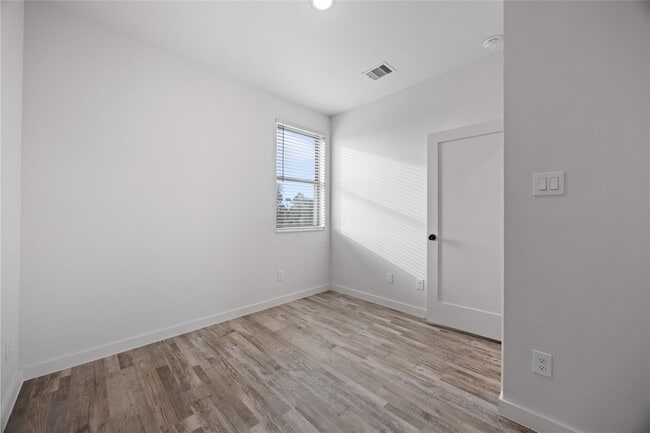 Building Photo - 13838 Bee Flower Ln