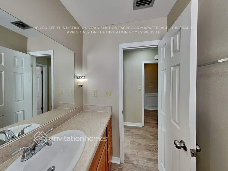 Building Photo - 1535 Lake Marion Dr