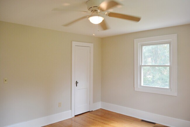 Building Photo - 2 Bedroom/1 Bathroom Brick Home, Lillingto...
