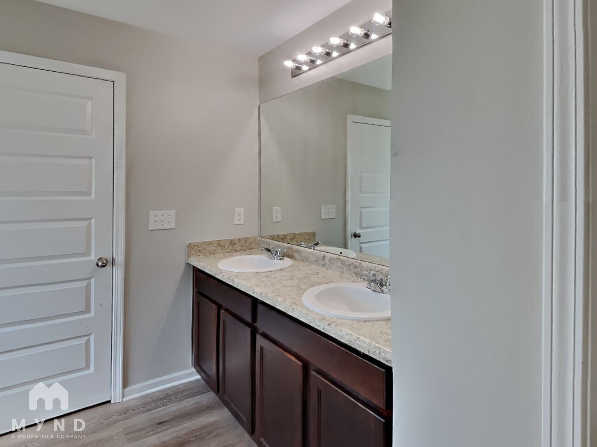 Building Photo - 3105 Hendrick Dr