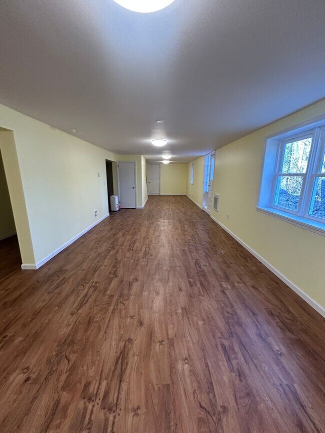Building Photo - 3 bedroom, 3 bath house located in Park Forest