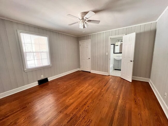 Building Photo - 807 N Ellis Ave