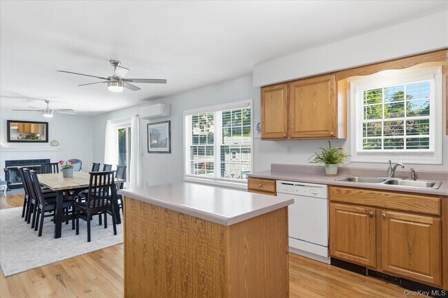 Building Photo - 59 Peconic Ave