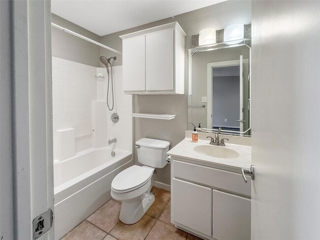 Building Photo - 2114 Goodrich Ave