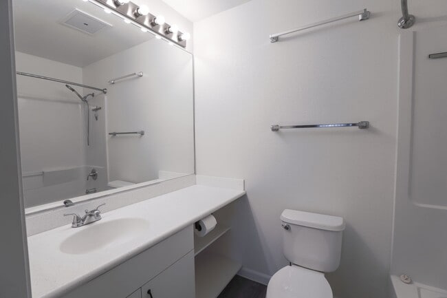 Building Photo - Rarely Available !  Beautiful 3-Bedroom Corner Unit – Pet Friendly & Spacious!