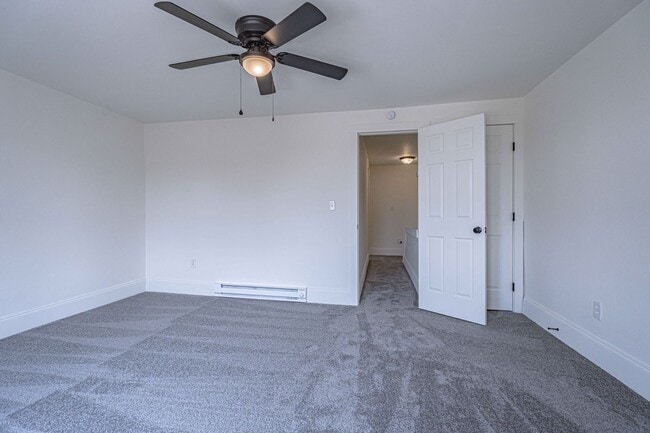 Building Photo - UPDATED FOUR BEDROOM/1.5 BATH TOWNHOME