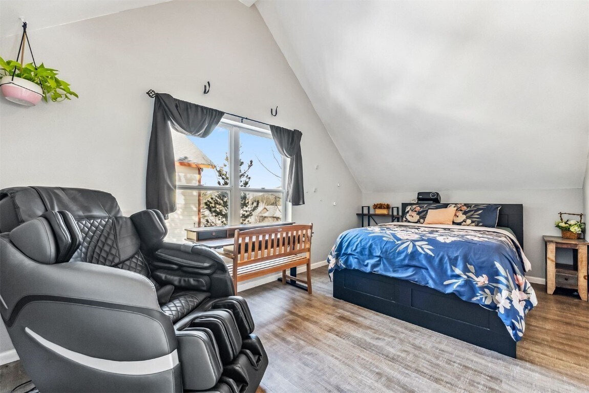 Bed, desk and massage chair optional inclusions! - 323 N Oak St