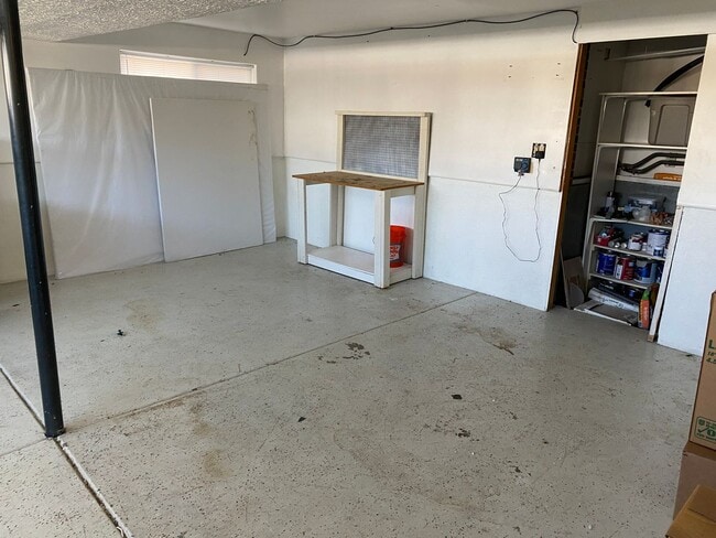 Building Photo - Great corner lot home backing up to open s...