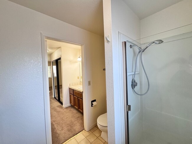 Building Photo - Cozy upstairs Condo in Auburn