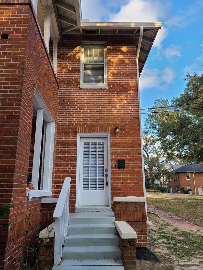 Building Photo - 510 N Spring St