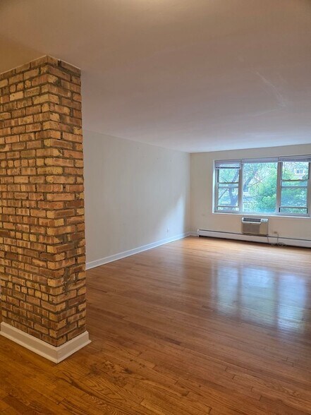 Building Photo - 1775 Highland