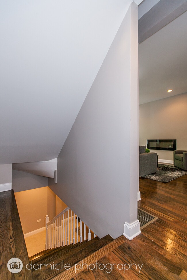 Building Photo - 806 S Oakley Blvd