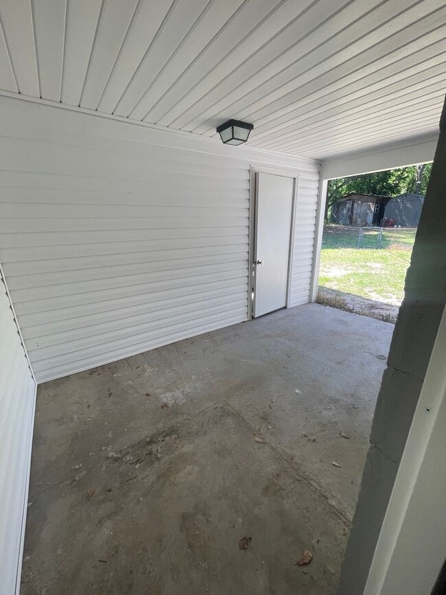 Building Photo - Modern Charm in Gloverville SC