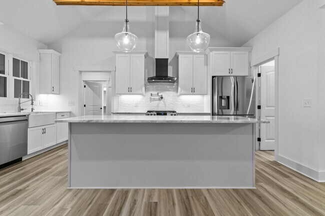 Building Photo - 14 Wisteria Way