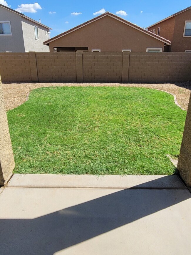 Building Photo - Great 3 bedroom 2.5 bath Two Story House f...